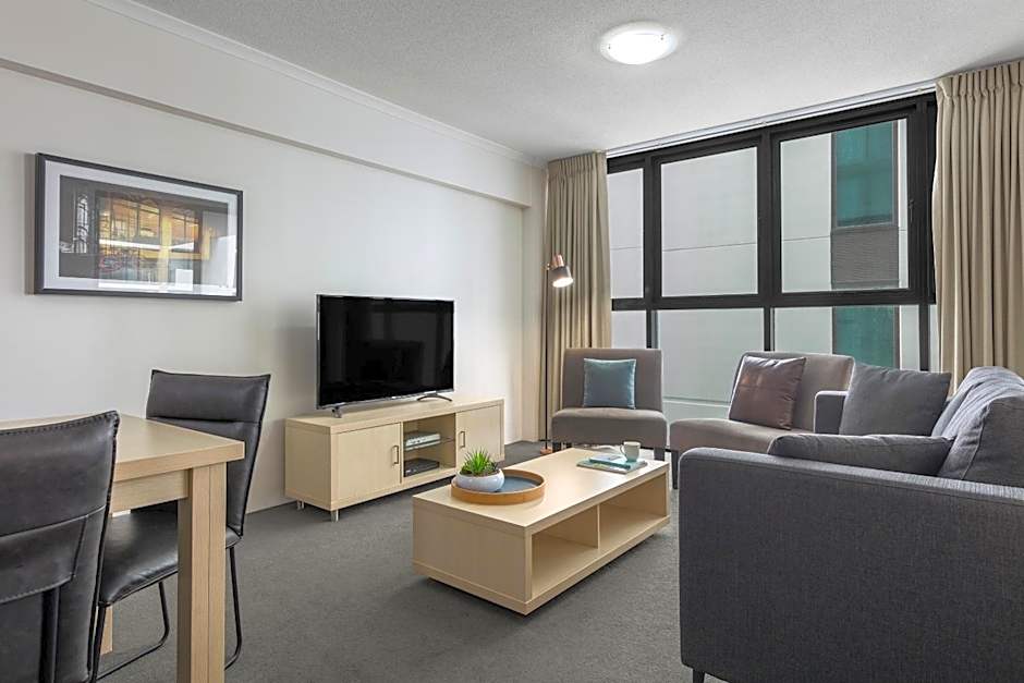 Oaks Brisbane River City Suites