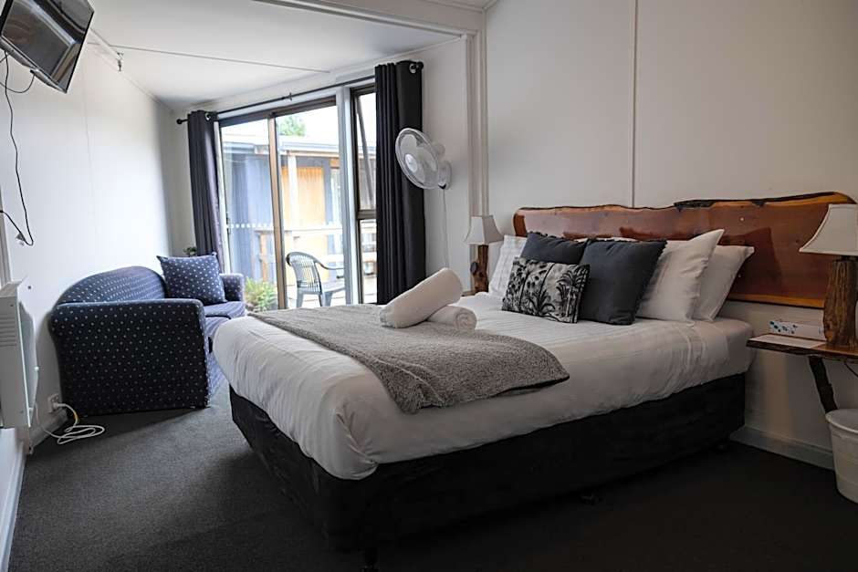 Tullah Lakeside Lodge