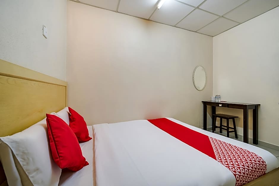 OYO 301 River Inn Hotel