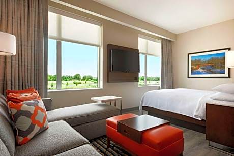 King Studio Suite with Bath Tub - Hearing Access