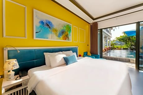 King Suite with Pool View