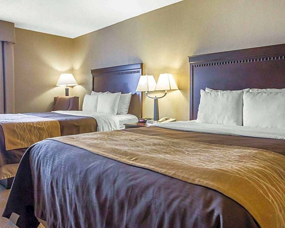 Comfort Inn & Suites near Tinley Park Amphitheater