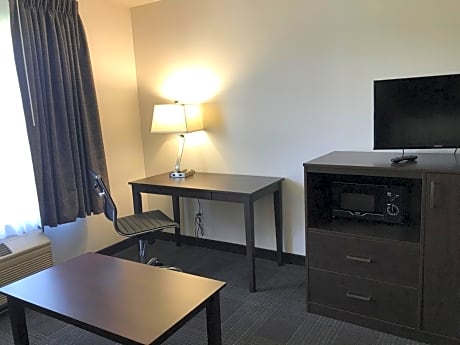 Queen Room with Roll-In Shower - Mobility Accessible/Non-Smoking