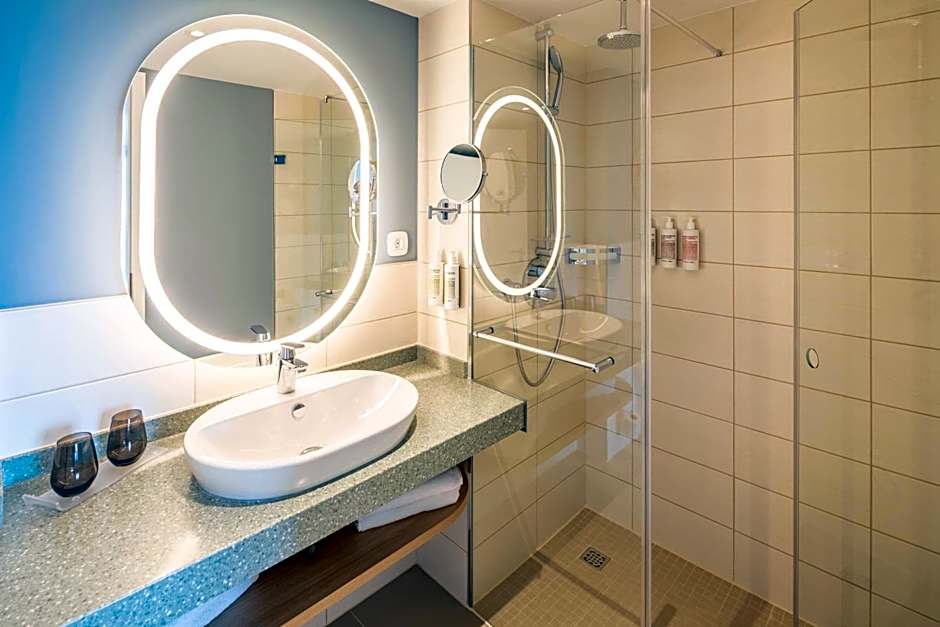 Capri by Fraser Leipzig