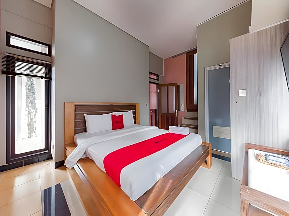RedDoorz Syariah near Politeknik Negeri Bandung Campus