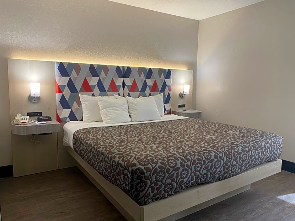 Days Inn & Suites by Wyndham Peachtree Corners Norcross