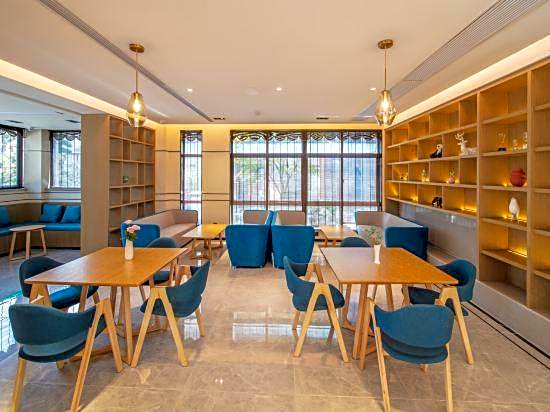 Kaiyuan Yiju Hotel (Ningbo Yiquan Villa Store)