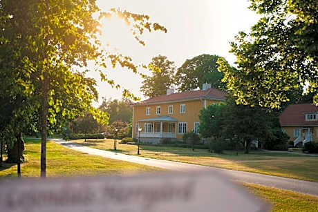 Economy Double or Twin Room