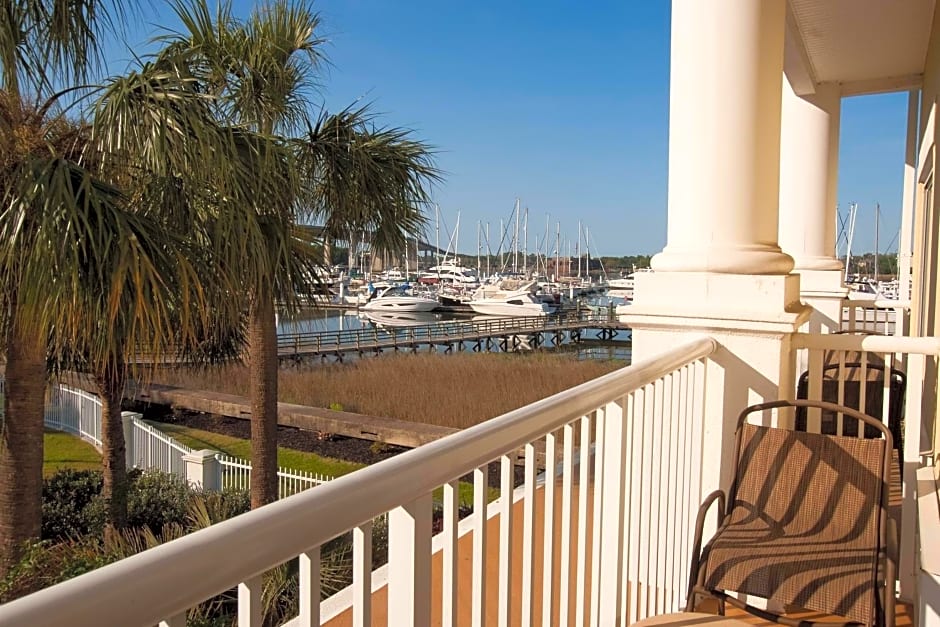 Courtyard Charleston Waterfront