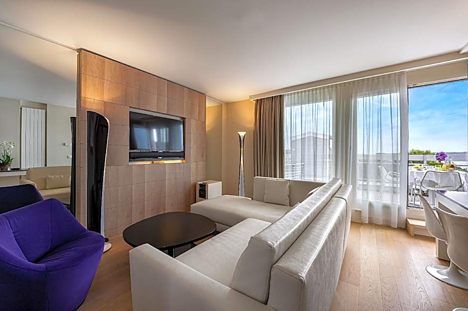 Hotel N vY