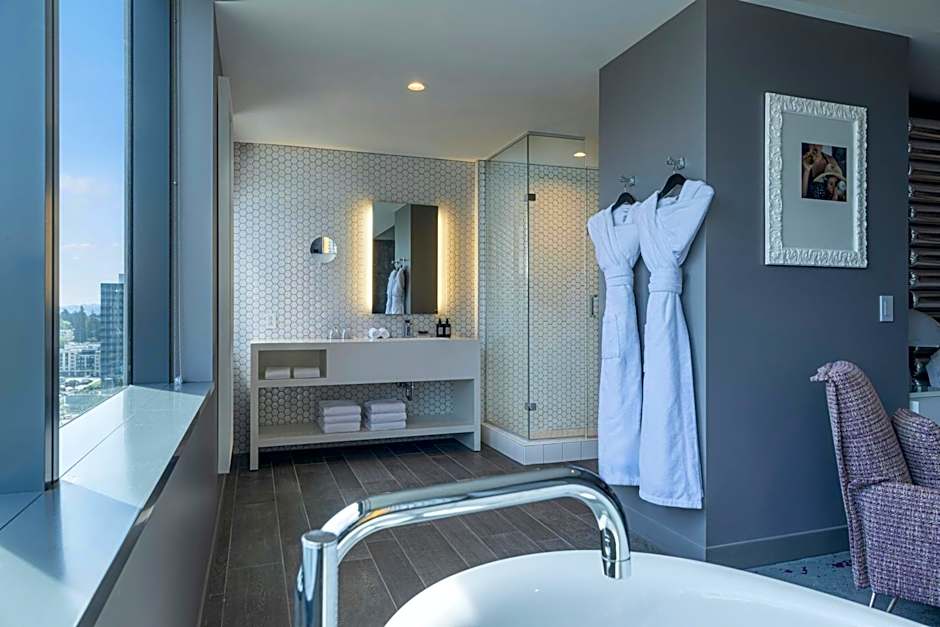 Photo 1 of 2 of 1 King Bed Suite, City View