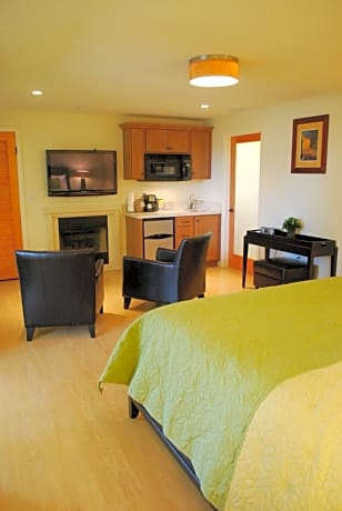 Deluxe Two-Bedroom Suite