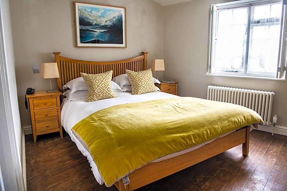 Wheelwrights Arms Country Inn & Pub