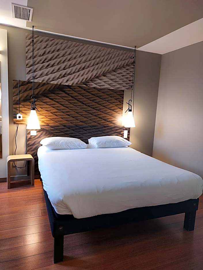 Photo 1 of 4 of Standard 1 Double Bed and 1 Twin Bed