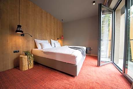 Deluxe Double or Twin Room with Balcony