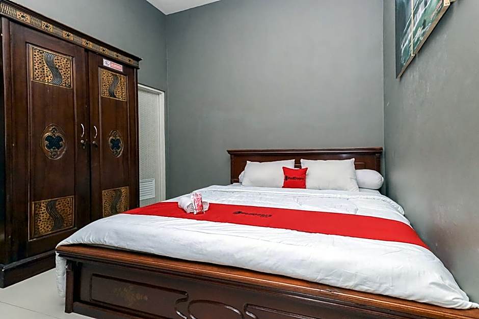 RedDoorz Syariah @ House Of Melati Kepanjen