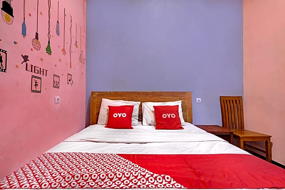 OYO Life 92877 Hotel Rainbow 7296
