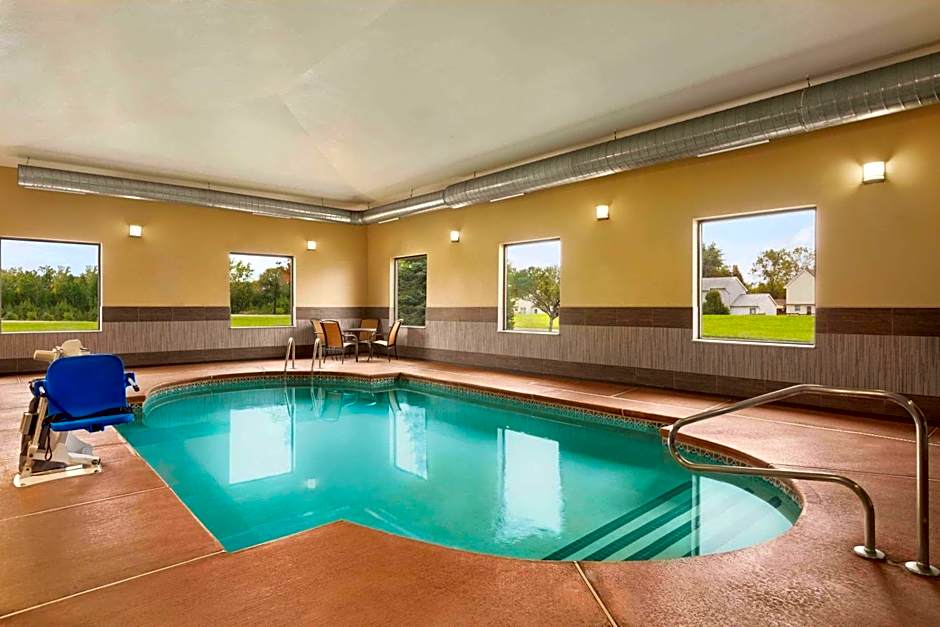 La Quinta Inn & Suites by Wyndham Lackawanna - Buffalo