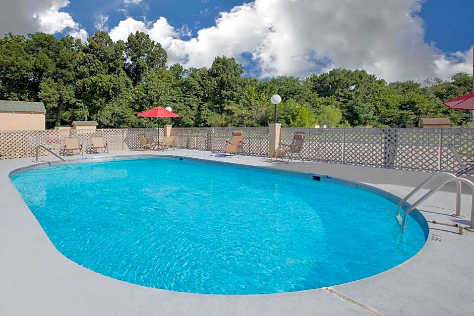 Super 8 by Wyndham Clarksville AR