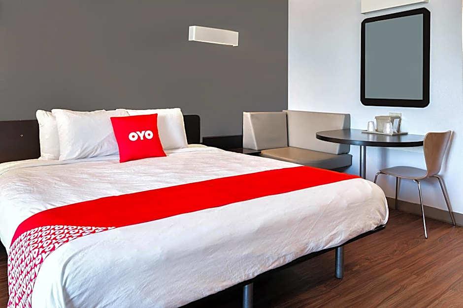 OYO Hotel Valdosta GA I-75