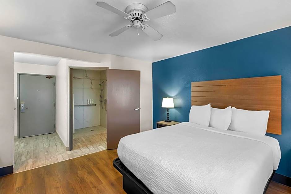 Baymont by Wyndham Arlington At Six Flags Dr