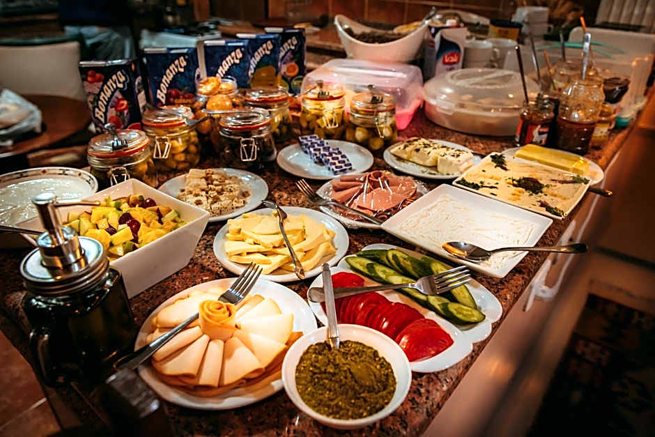 Over Mountains Hotel