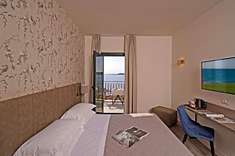 Double or Twin Room with Lake View and Balcony
