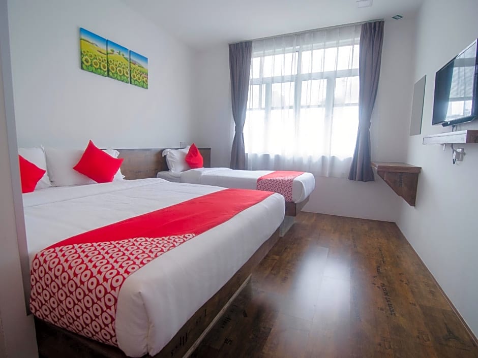 OYO 836 Mandurah Room & Cafe