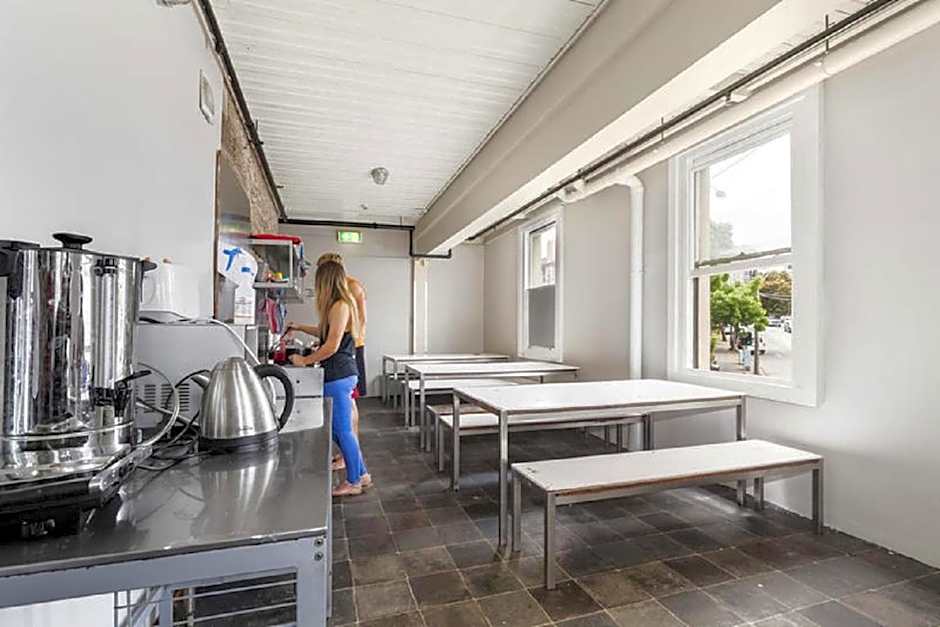 Summer House Backpackers Melbourne