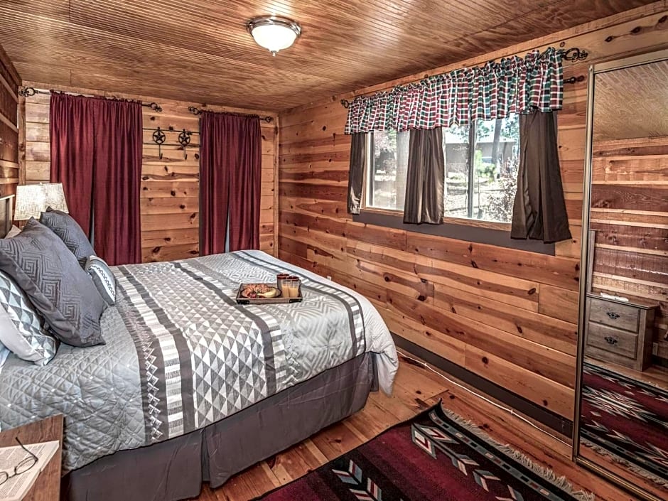 Big Bear, 3 Bedrooms, Stone Fireplace, Midtown, Sleeps 8