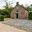Het Huys Ewijk mooi luxe en een laadpaal