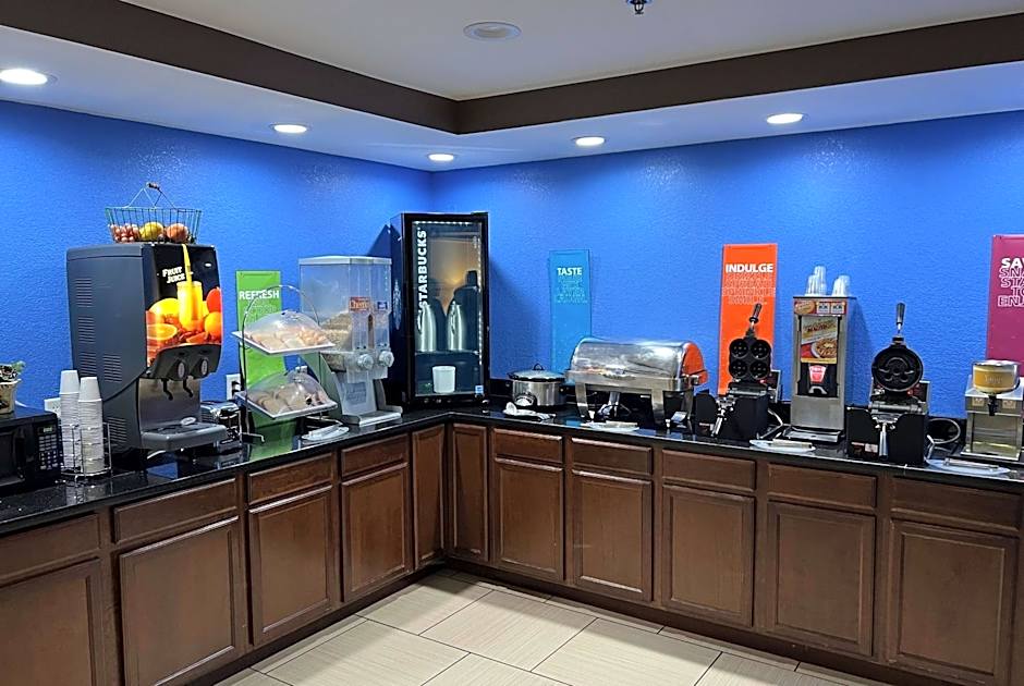 Travelodge by Wyndham Fort Wayne North – Fort Wayne, IN