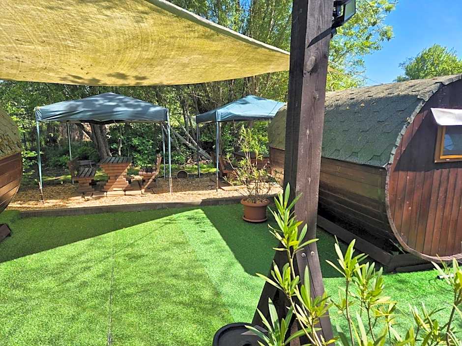 Mini Hotel Übernachten Im Gurkenfass