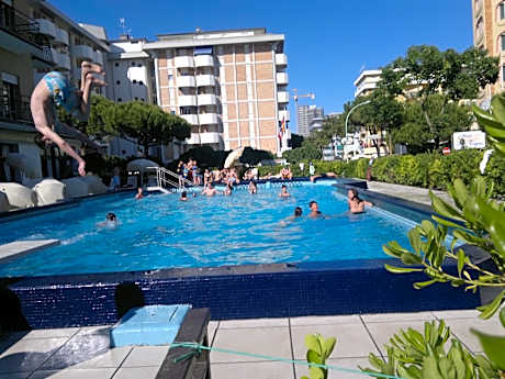 Hotel AMALFI & Restaurant Karaoke Bar