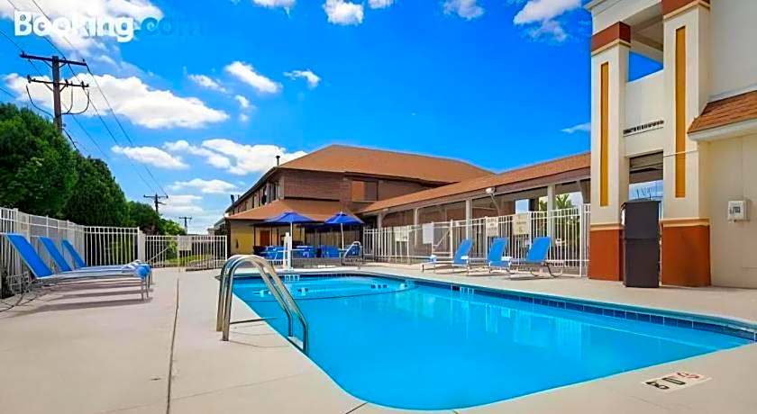 Days Inn by Wyndham St. Charles IL