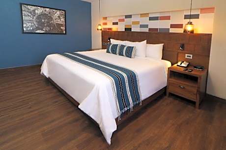 One-Bedroom King Suite - Pet Friendly
