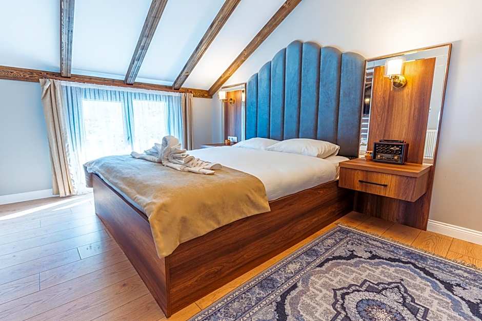 POISON GARDEN SUİTE