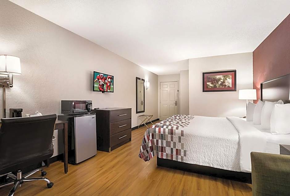 Red Roof Inn & Suites Knoxville East