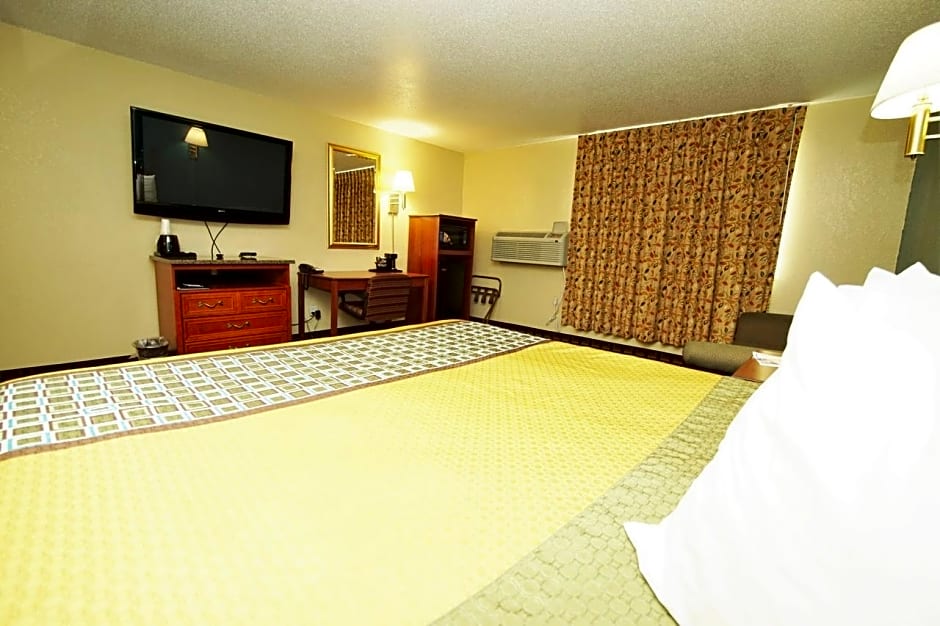 Faribault Hometown Inn & Suites