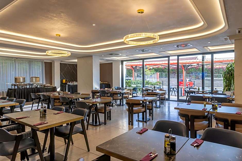 Nobel West Hotel