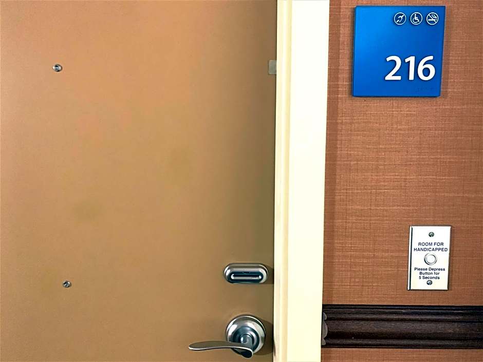 Holiday Inn Express & Suites Fresno Northwest-Herndon By IHG