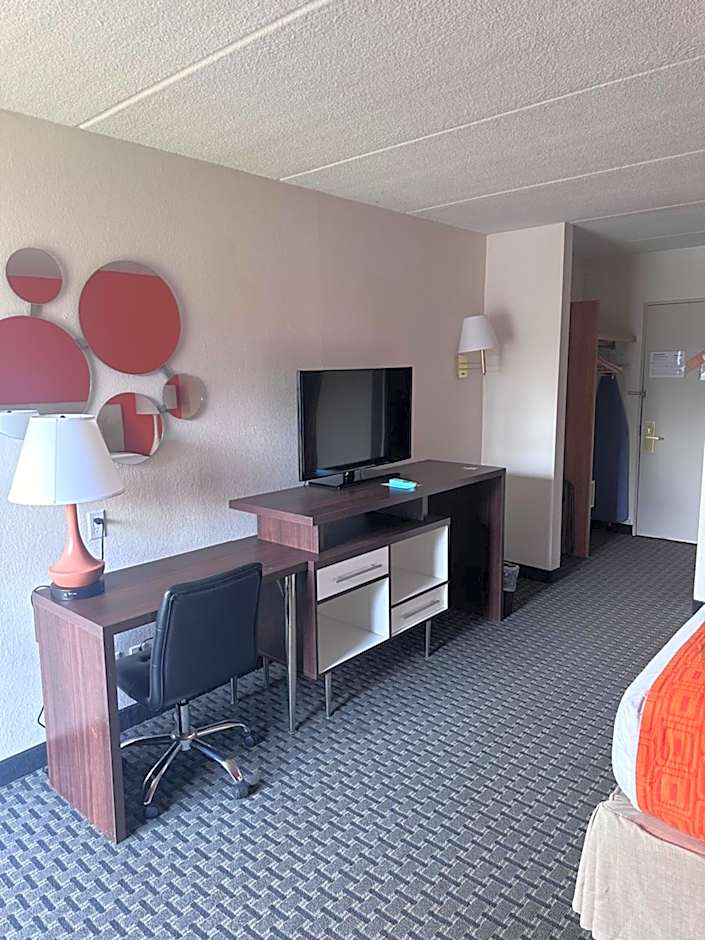 Howard Johnson by Wyndham Newburgh