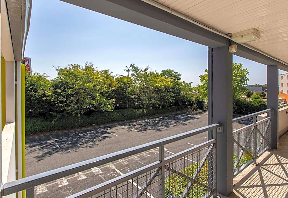 B&B HOTEL CHATEAUROUX Aéroport