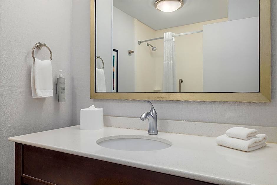 Photo 1 of 9 of 2 Queen Beds, Hearing/Mobility Accessible, Bathtub, Balcony