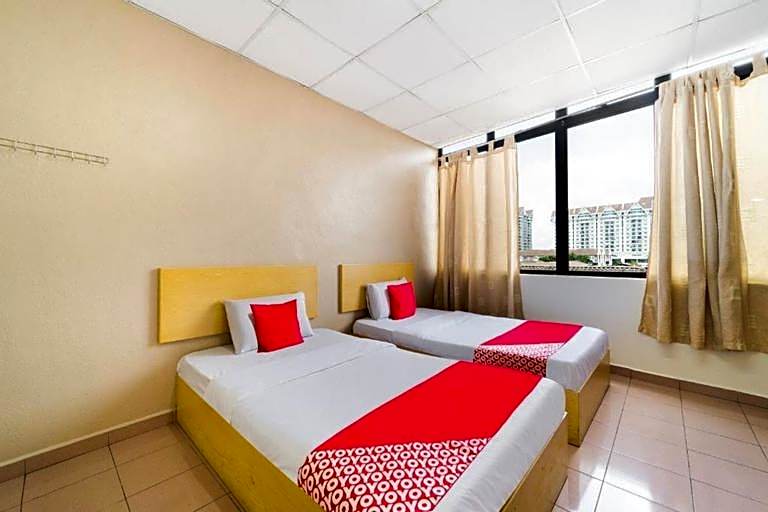 OYO 89461 CP Hotel