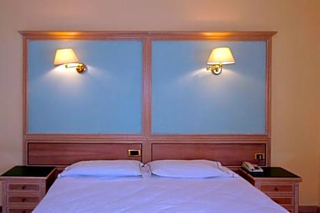 Double Room (1 Adult)