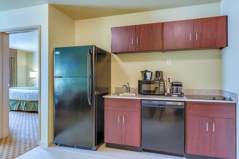 Cobblestone Inn & Suites - Waverly