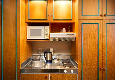 Apartment with Kitchenette