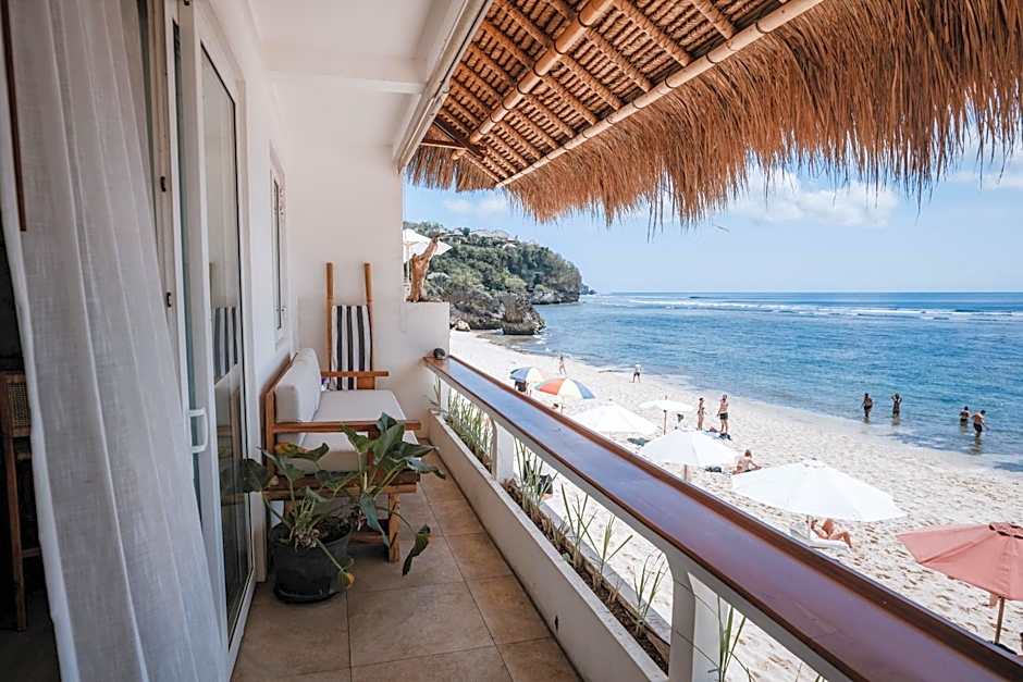 Legends Beachfront Resort – Uluwatu, CO