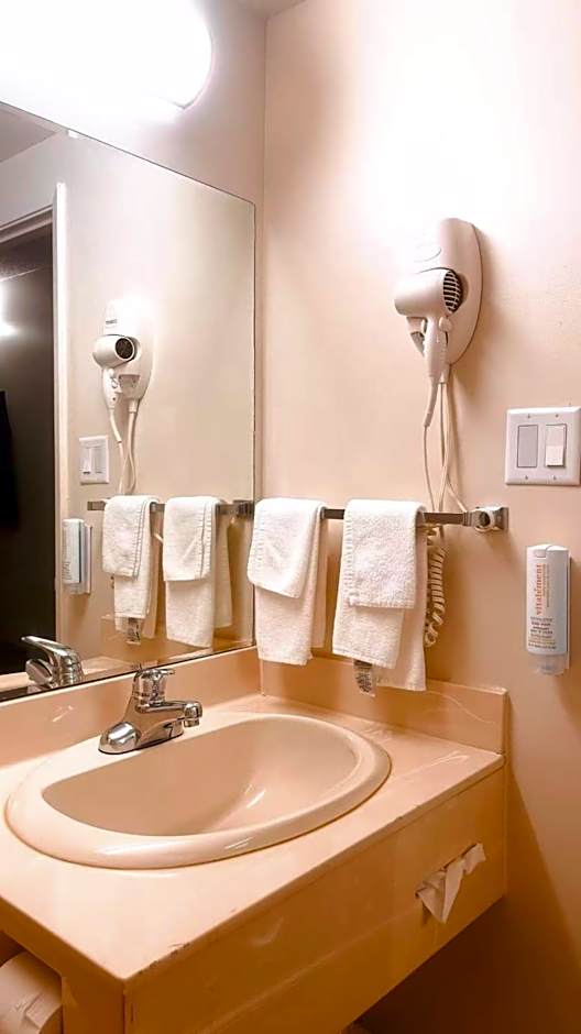 Econo Lodge Airport